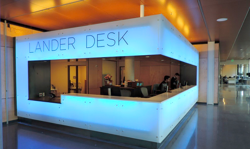 Lander Desk