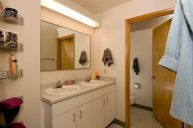 Stevens Court bathroom