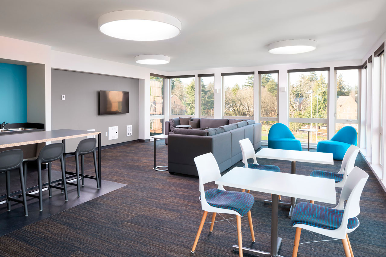 Oak Hall floor lounge and kitchen