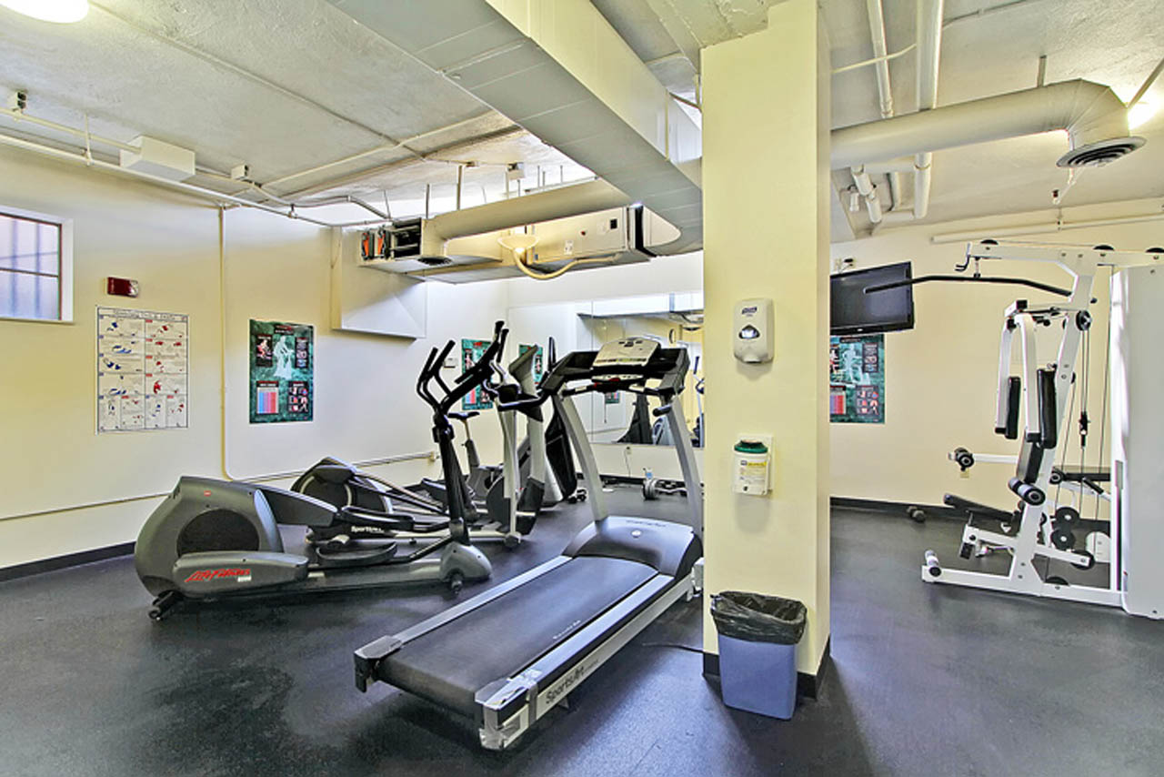 Commodore Duchess Apartments gym