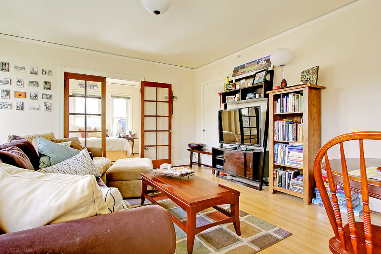 Commodore Duchess living room